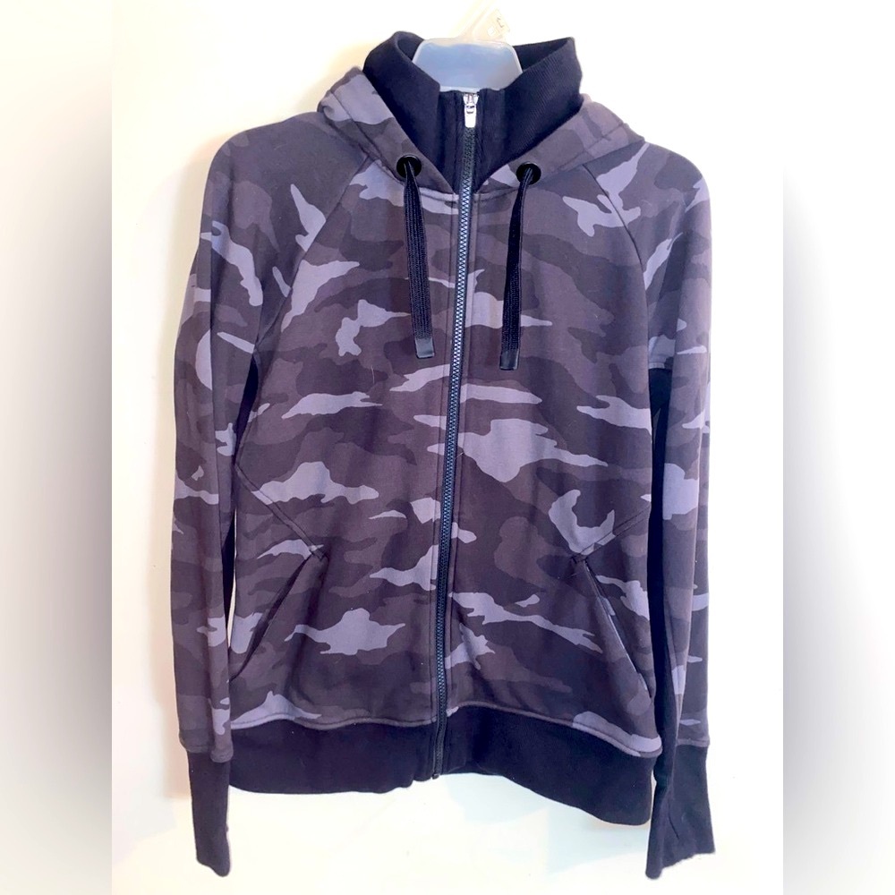 Athleta Gray & Black Camo Fleece Lightweight Jacket Size Medium